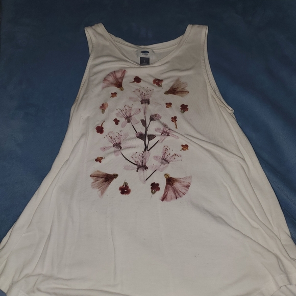 2 womans tank tops - Picture 5 of 7